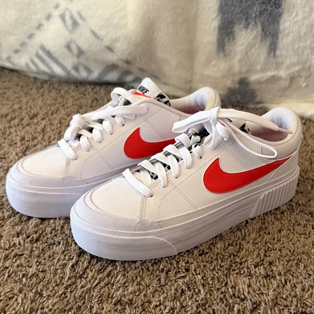 Nike Women's court legacy lift